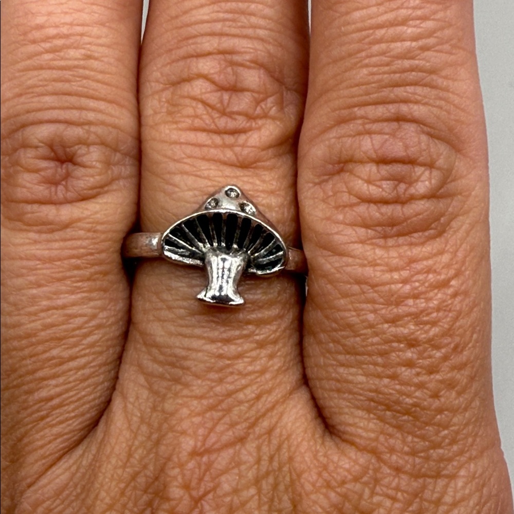 Vintage Silver Tone Mushroom Cocktail Statement Ring Size 7.5
